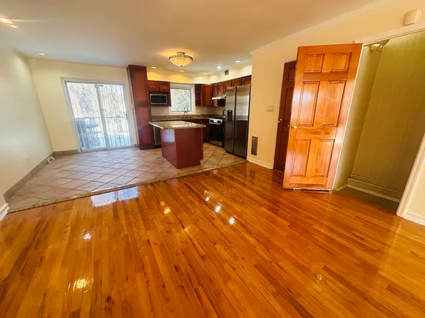 6247 Douglaston Pkwy #1, Little Neck, NY 11362