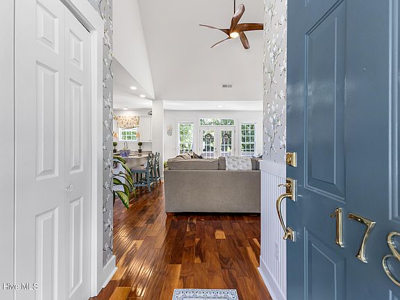 5th image of 178 Emerald Ridge Drive