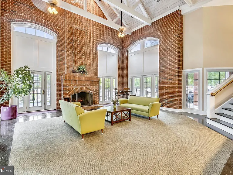 5716 Chapman Mill Dr #200 — Photo 28