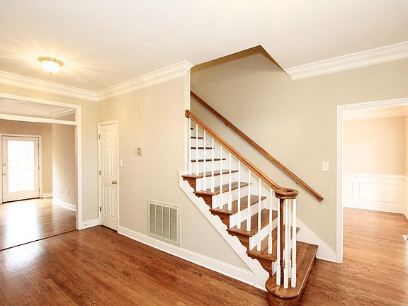 4th image of 1022 Glensprings Dr