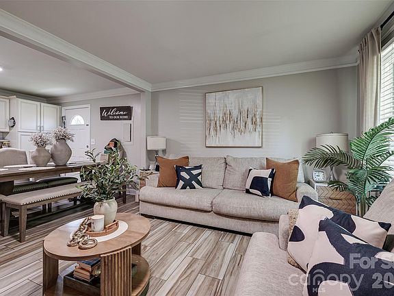 2nd image of 531 Stilwell Oaks Cir