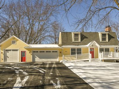 9590 Lakeview Ln, Chaska, MN, 55318