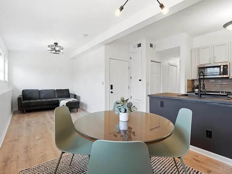 2116 Fulton Ave #18 — Photo 2