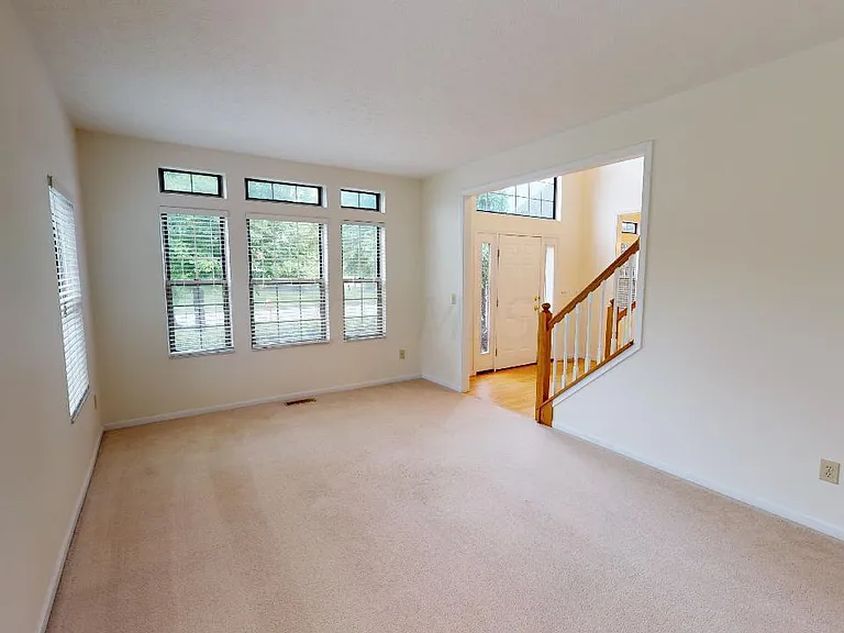 6498 Ringsend Ct — Photo 8
