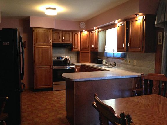 3rd image of 141 North St
