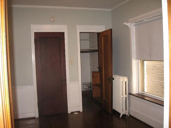 5th image of 1211 W Cornelia Ave #2