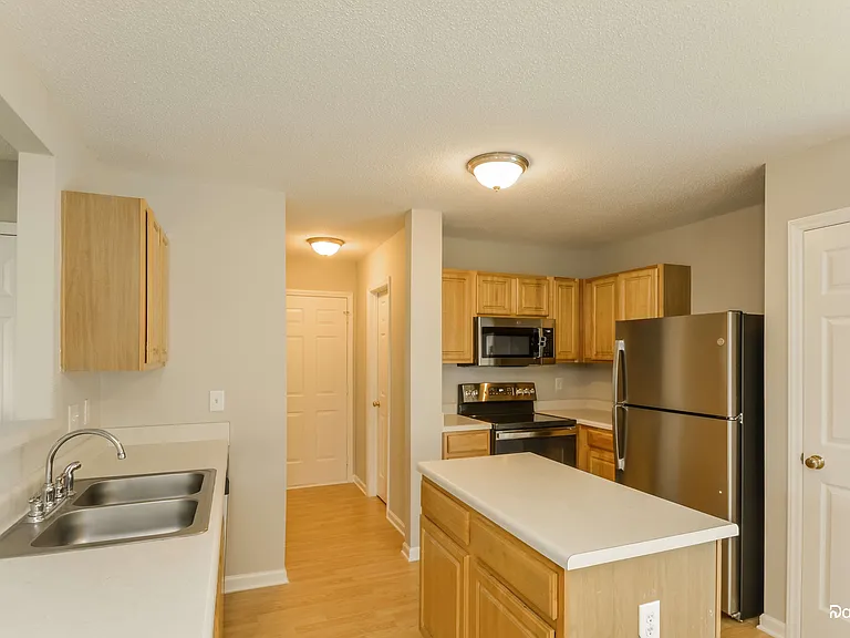 3605 Thornwood Dr — Photo 2