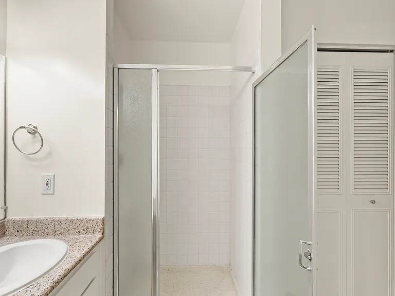 Sycamore Green Apartments — Photo 28
