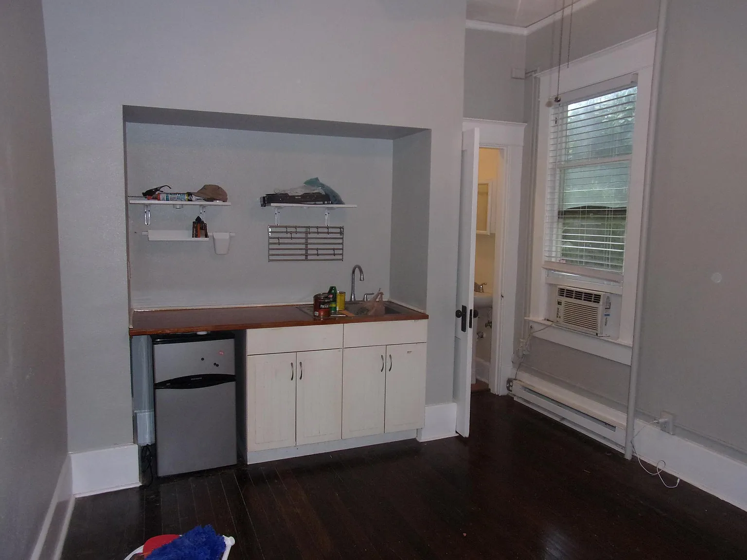 Studio, 150 sqft, $925 — Photo 3