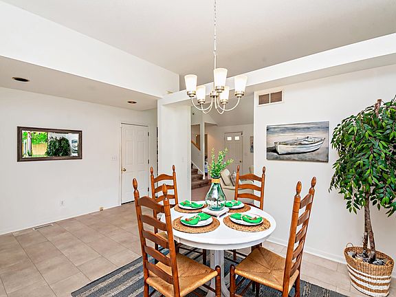 3rd image of 224 Vail Ct