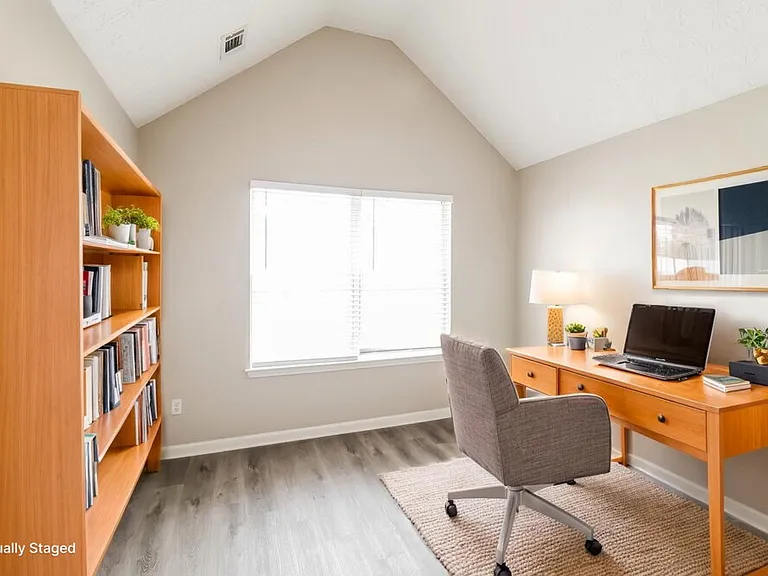 315 Timberlake Ter — Photo 15