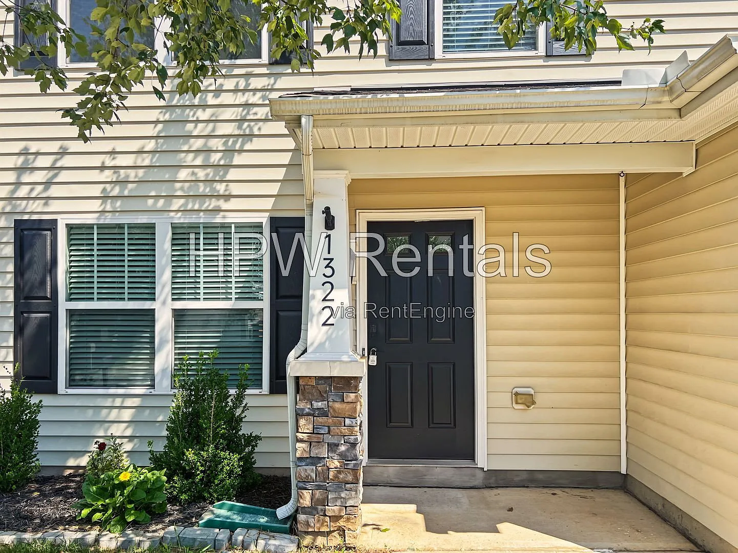 3 bed, 2.5 bath, 1546 sqft, $2,000 — Photo 3