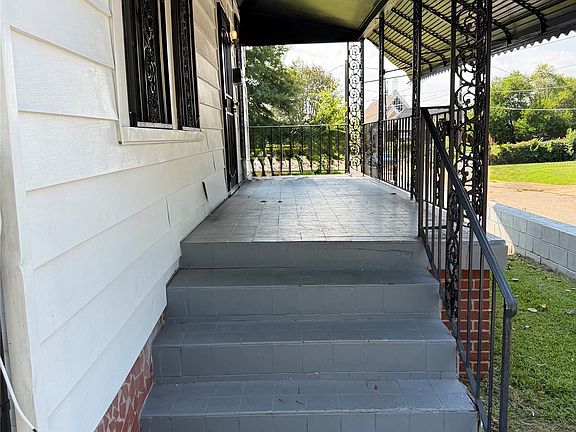 3rd image of 445 Dericote St