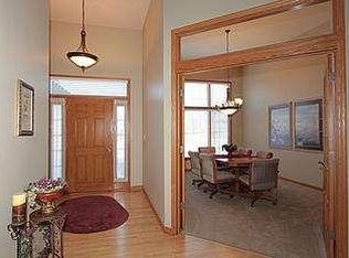 832 Pinehurst Dr, Mukwonago, WI 53149