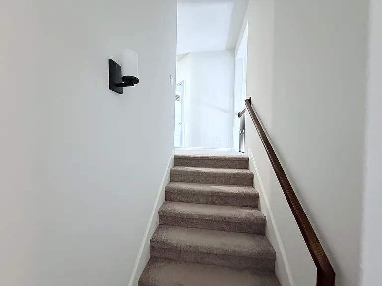 516 William Ct — Photo 35