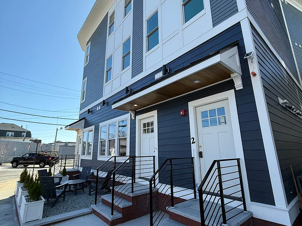 2 Beach Rd