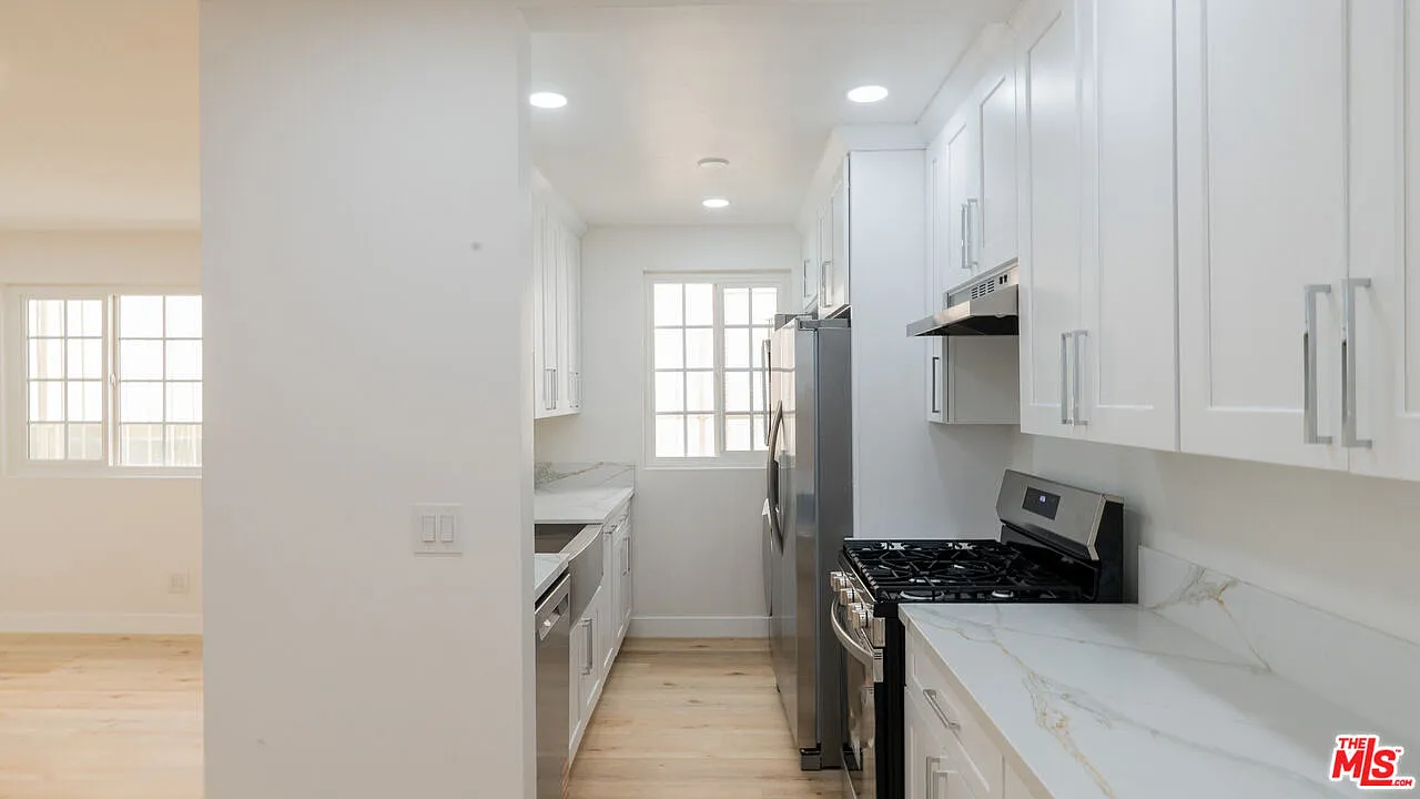 2 bed, 2.0 bath, 900 sqft, $3,495 — Photo 3