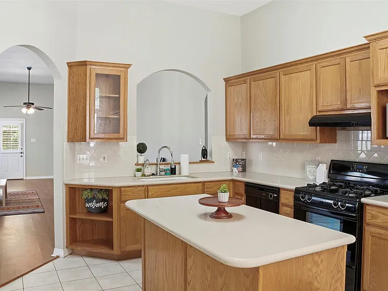 409 E Austin Ave — Photo 15