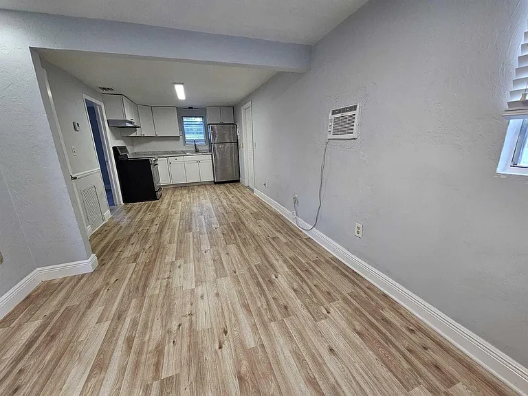 3901 Lakewood Rd — Photo 4
