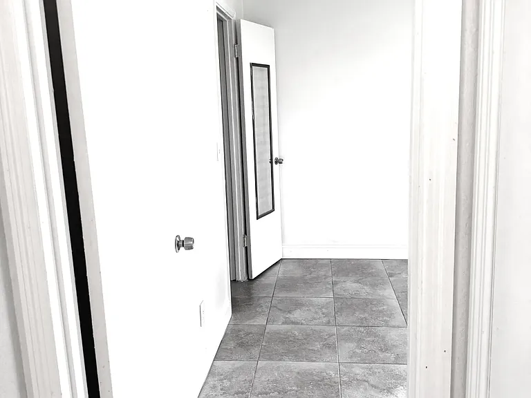 582 NW Sherbrooke Ave — Photo 14