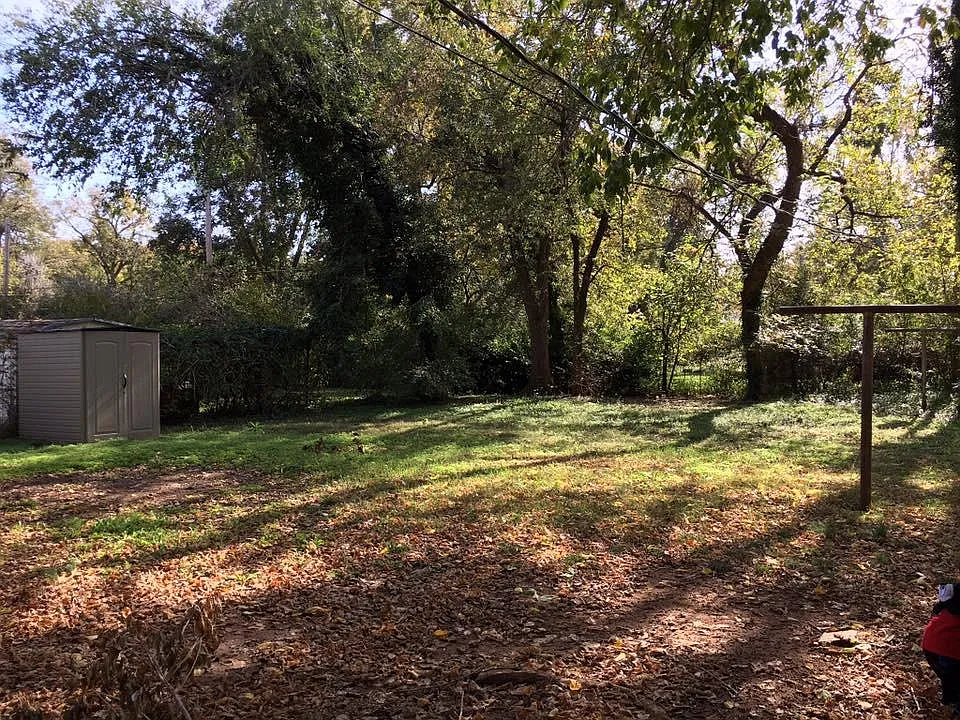 3 bed, 1.5 bath, 1066 sqft, $1,250 — Photo 3