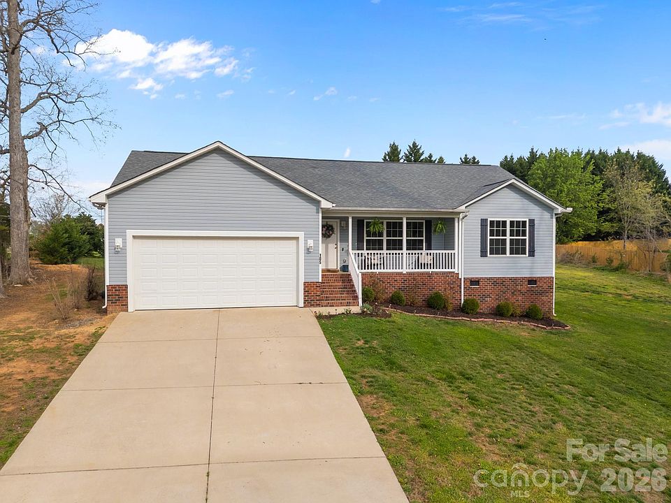 1st image of 105 Hidden Spring Dr