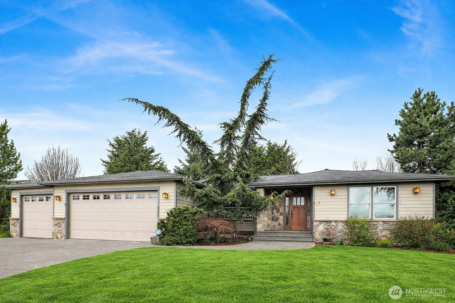 2511 Crescent Street photo 1