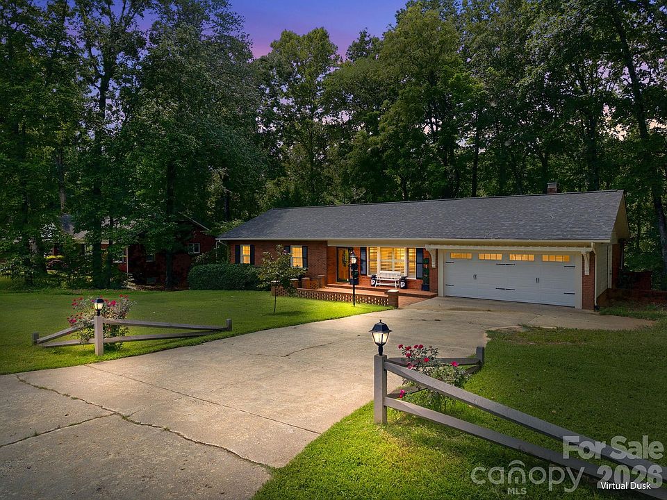 1st image of 305 Heritage Cir