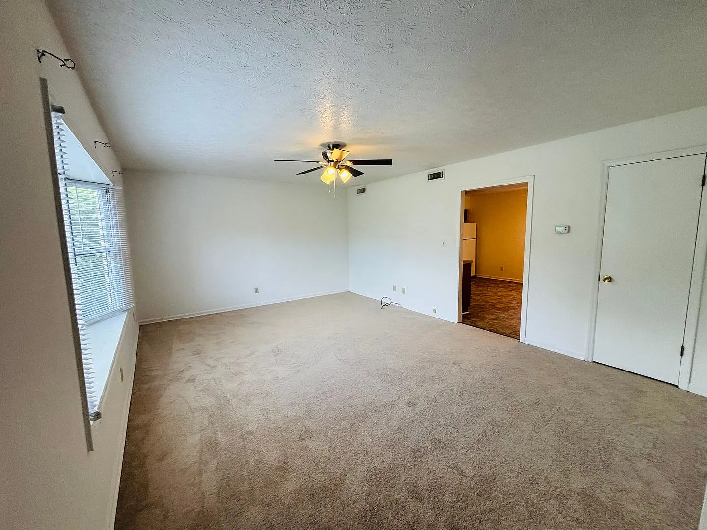 3 Bedroom 1.5 Bath Duplex — Photo 2