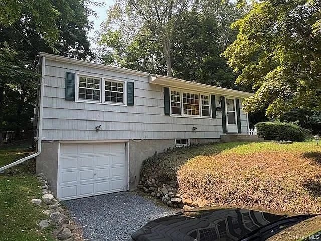 402 Thompson St