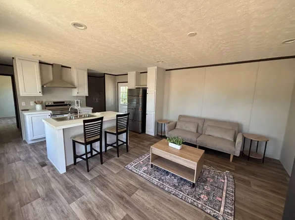 301 International Blvd Trlr C19, Laredo, TX 78045