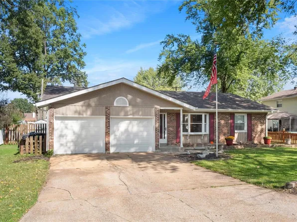 38 Coachlight Dr, Mascoutah, IL 62258
