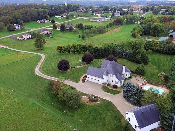 3rd image of 38552 Vincent Ln