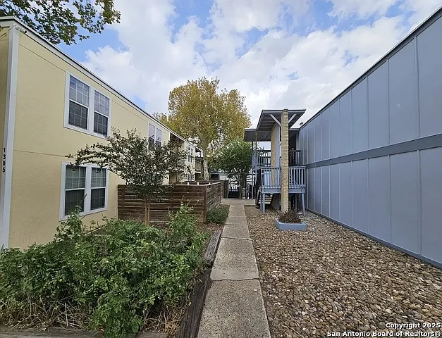 1305 E Mulberry Ave #4