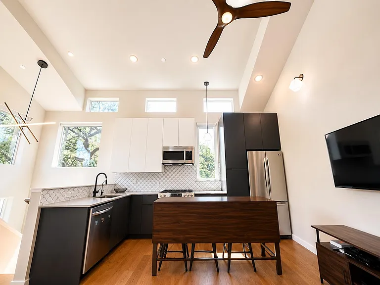 913 Duncan Ln #201 — Photo 5