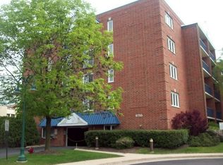 6755 N Milwaukee Ave APT 202, Niles, IL 60714