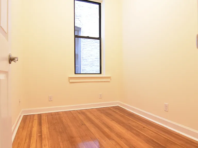 560 W 149th St #2W — Photo 7