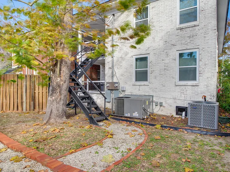 905 E Park Ave #B — Photo 15