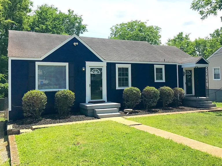 2502 Woodyhill Dr — Photo 2