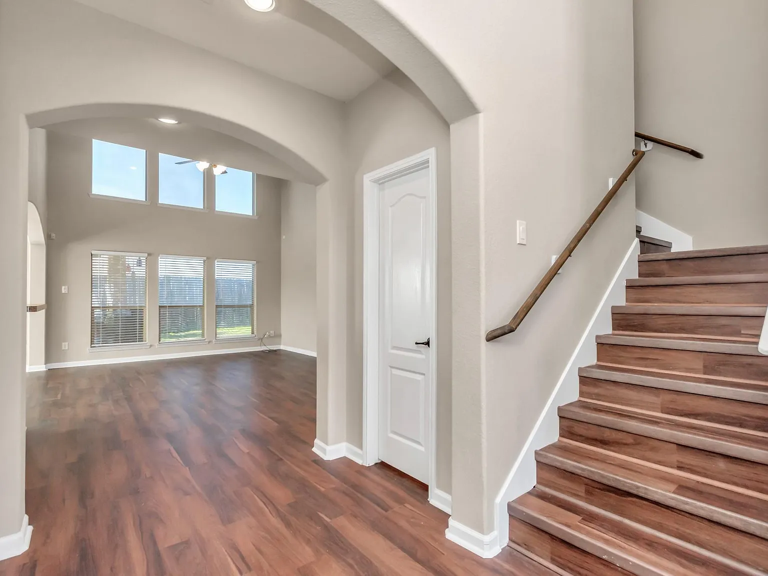 5 bed, 2.5 bath, 2803 sqft, $3,300 — Photo 4