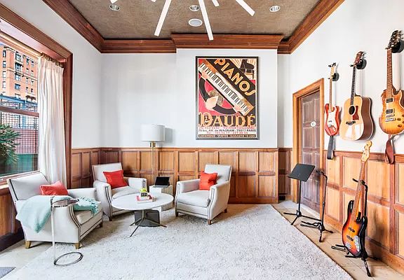 5th image of 323 W 74th St