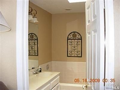 3rd image of 212 Ballindine Dr