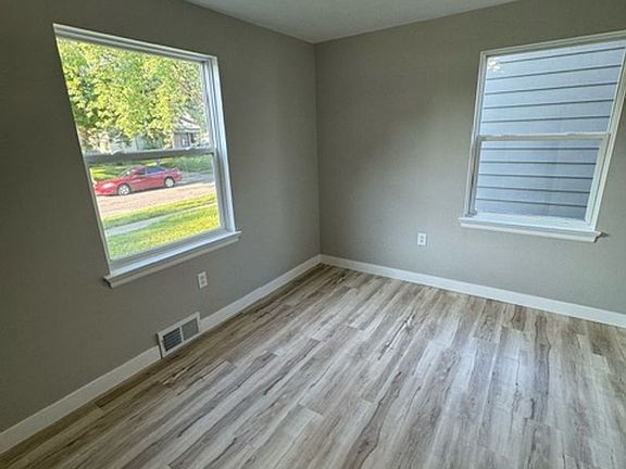 5th image of 2405 Carew St #2317