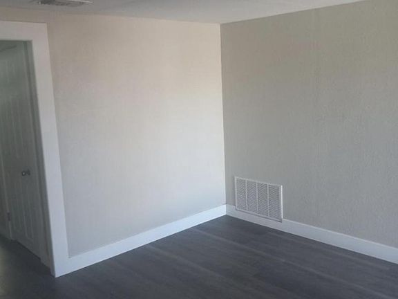 2nd image of 206 S A St