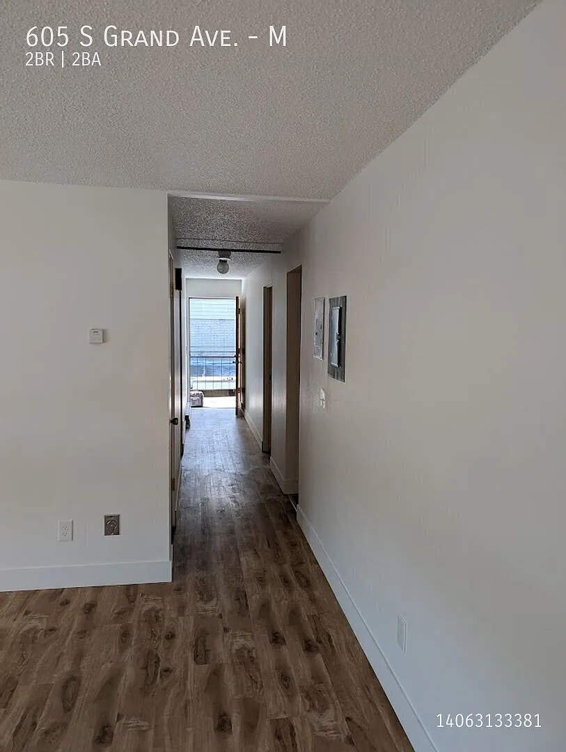 Top-Floor Living with a View Space, Style & Comfort in Pullman — Photo 2
