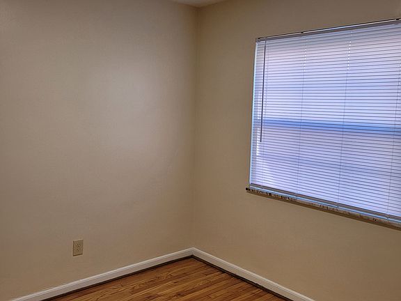 5th image of 2904 Sherwood Rd APT B