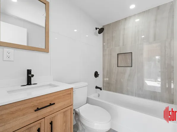 1116 Blake Avenue image 23 of 44