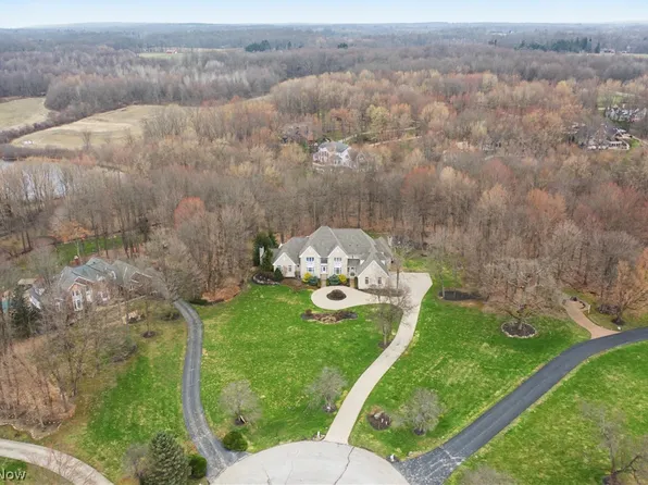 16770 Staffordshire Ct, Chagrin Falls, OH 44023