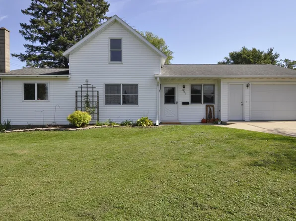 307 Wabasha Ave, Saint Charles, MN 55972