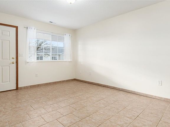 5th image of 3693 Colony Hill Dr